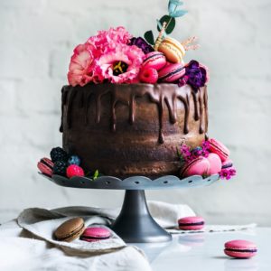 Do you want to know how to choose the perfect wedding cake? Chocolate Wedding Cake